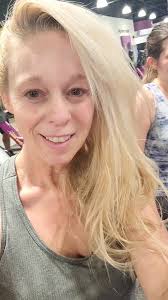 Sometimes in the GYM I feel like I'm back at an amusement park praying I  make the height requirement because NOPE this 1 is not for US 🤣😝  #gymfunny #fitlife #gymmotivation #littlewomen #