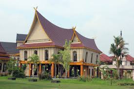 6 Rumah Adat Riau Dengan Keunikan Desain Dan Karakternya