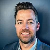 Aaron Deering's Instagram, Twitter & Facebook