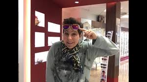 She is also good friends with popular youtuber tana mongeau. Brille Auf Dem Kopf Schieben Youtube