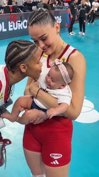 👶🏼 Zehra G&uuml;neş ve Melissa Vargas'ın minik bir taraftarla eğlenceli anları , Video: TRT Spor Yıldız