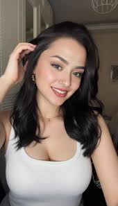 Hola mujer divina yo también quiero ser tu amigo