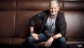 Thomas spitzer born 6 april 1953 in graz styria is an austrian lyricist composer singer guitarist and graphic designer he is a founding member and head. Eav Mastermind Thomas Spitzer Die Neue Kraft Der Vaterschaft
