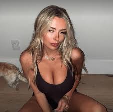 Top Best 12 OnlyFans Сreators to Follow in 2024
