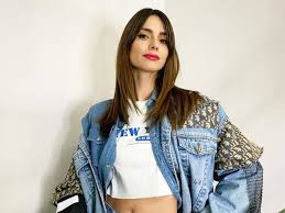 Για αρκετά χρόνια ζούσε μόνιμα στο εξωτερικό λόγω του μόντελινγκ. Hliana Papagewrgioy Pozarei Xwris Ixnos Makigiaz Ligo Prin Thn Ekpomph