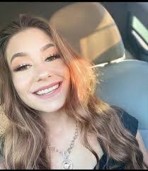 Lani Scott's Instagram, Twitter & Facebook