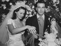 9 Gorgeous Wedding Gowns Worn By The Vanderbilts The Astors And The Rockefellers Stunning Wedding Dresses Gloria Vanderbilt Wedding Looks
