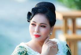 Nữ hoàng vai phụ Ôn Bích Hằng: Đi diễn bị chồng nhốt ở ngoài, hàng xóm dị  nghị