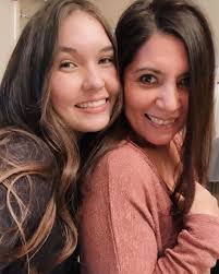 Kelly Autry's Instagram, Twitter & Facebook