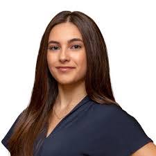 Lindsay Batten's Instagram, Twitter & Facebook