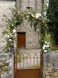 The collection of 17 exceptional cut roses are capable of creating inspirational arrangements, bouquets and bridal flowers. A Guide To Wild Flower Wedding Arches Sustainable Wild Flower Wedding And Funeral Flowers By Briar Rose Design