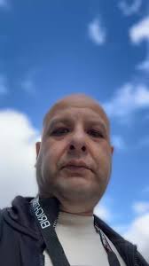 We tasked Ben Harper with gifting a GS Mini at NAMM. Little did we know  that “stranger” met his wife at Ben's concert in São Paulo 🙌✨