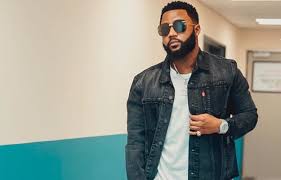 If you are looking for good vibes, south african heavyweight rapper cassper nyovest's new album sweet and short 2.0 is for you. Cassper Shows Off Thobeka S Baby Bump Zalebs
