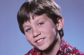 Benji Gregory, l'enfant star de la série « Alf » est mort dans de tristes  circonstances