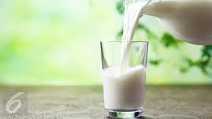 Pengambilan susu sebanyak 3 gelas sehari dikategorikan sebagai sederhana. Berbagai Manfaat Minum Susu Bagi Orang Dewasa Merdeka Com