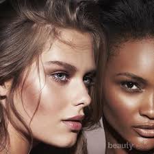 Produk Andalan Makeup Artist Selebriti untuk Aplikasikan Strobing