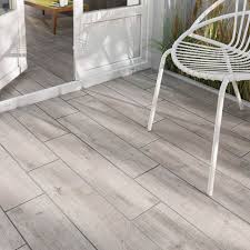 Carrelage Sol Gargano Gris 15 X 60 5 Cm Castorama Terrasse Grise Carrelage Terrasse Carrelage Exterieur