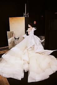 Abiti da sera ,abiti da ballo,abiti da sfilate e da spettacolo,abiti da l'abito da sera si accorcia vertiginosamente per l'autunno inverno 2019/2020. John Galliano Da Dior Due Nuovi Libri Fotografici Vogue Italia