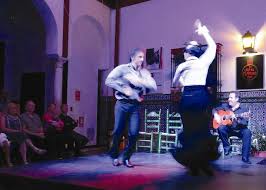 Terjawab • terverifikasi oleh ahli. Menonton Pertunjukan Flamenco Dan Adu Banteng Di Sevilla