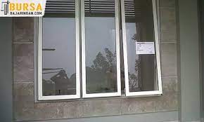 Menggunakan material baja ringan tentunya akan awet dan bebas dari rayap sehingga lebih lama lagi daya tahan nya meskipun harga kusen baja ringan, pintu maupun jendela nya lebih mahal daripada kayu (dibandrol bervariasi menyesuaikan dengan ukuran dan juga modelnya). 8 Harga Kusen Baja Ringan Terbaru Terlengkap 2021