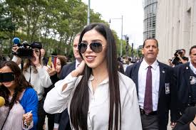 Emma coronel aispuro has been thrust into the spotlight once again after the arrest of her husband, notorious drug kingpin joaquin 'el chapo' guzman. El Chapo S Wife Is Flaunting Her Wealth While He S On Trial