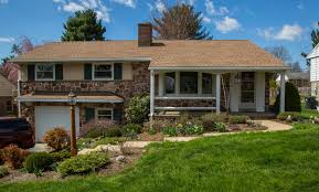 You need great curb appeal ideas if you want your home to make a great first impression. 7 Curb Appeal Ideas To Improve Your Home Zephyr Thomas