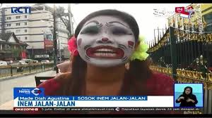 Saya ingin berbuat sesuatu melalui seni yang bisa bermanfaat bagi sesama dan bisa berguna bagi seluruh masyarakat jogja, ungkap inem. Mncupdate Kisah Inem Jogja Mantan Dosen Yang Pilih Jadi Wong Edan Demi Bantu Warga Sis Facebook