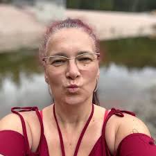 Send you a request Accept 👤 Delete ❌