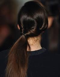 Braided hairs look so charming and fabulous and can be styled with any outfits for every season and any occasion. 38 Simple And Easy Hairstyle For College Girl