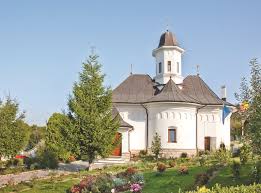 47 km nv de bli, la marginea satului izvoare. MÄnÄstirea Sfanta Treime Buciumeni