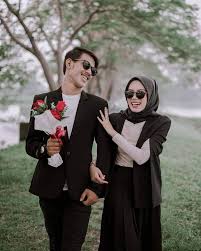 Meskipun sambutan serba ringkas bertemakan warna hitam namun ianya tetap kelihatan elegan dan eksklusif. Wanitaku Prewedding Tema Hitam Facebook
