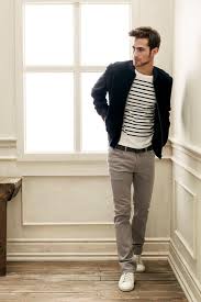 Tenue Blouson Aviateur En Daim Noir T Shirt A Col Rond A Rayures Horizontales Blanc Et Noir Pantalon Chino Tenue Decontractee Pour Homme Mode Homme Tenue Blouson