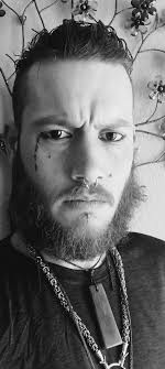 We see in Ibn Fadhlan's description of Viking rituals among the Rus that  the Vikings did indeed kneel before their idols.