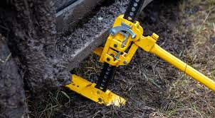 The floor jack can be stored in a blow mold plastic case that comes in the package. Types Of Car Jacks Explained Uses And Mechanism The Vehicle Lab