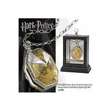Check spelling or type a new query. Noble Collection Harry Potter Replica 1 1 Medallon De Salazar Slyth