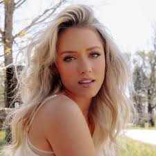 Emily Ann Roberts (@emilyann_music) • Instagram photos and videos