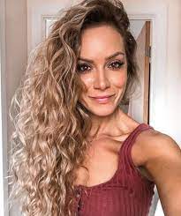 This will give your hair volume at your roots. 25 Ways Of How To Make Your Hair Wavy