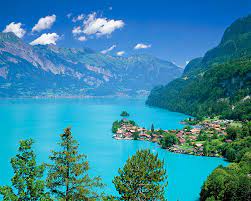 Switzerland adalah juga negara berpusat di eropah tengah, rumah dengan pelbagai tasik, kampung. Tempat Menarik Di Switzerland