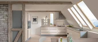 Kuche Im Dachgeschoss Tipps Und Kniffe Fur Die Planung Kuche Dachschrage Haus Deko Kuche Dachschrage Ideen