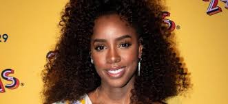 Kelly Rowland celebrates blackness after skin bleaching claims
