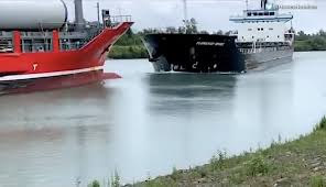 This page was updated on aug. Head On Collision In Great Lakes Welland Canal Caught On Camera Gcaptain