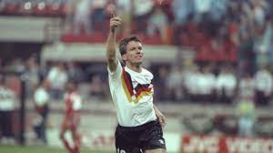 Wählen sie aus erstklassigen inhalten zum thema lothar matthaus 1990 in höchster qualität. Fifa Fussball Weltmeisterschaft 1990 Nachrichten Matthaus Ich Wollte Den Pokal Nicht Fallen Lassen Fifa Com