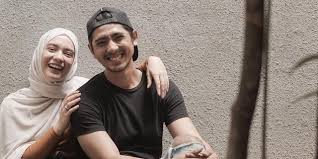 View latest posts and stories by @arya.saloka arya saloka yuda prawira sw in instagram. Potret Kehangatan Arya Saloka Dan Keluarga Yang Curi Perhatian Dream Co Id