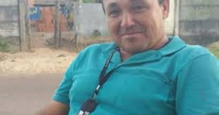 Homem morre ao consertar o próprio carro e ser prensado contra o solo