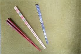 Chinese chopsticks are more commonly blunt, while japanese ones tend to be sharp and pointed in style. Differences In Chopsticks China Korea And Japan Ikidane Nippon