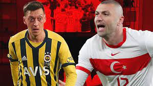 Türkiye'de 4 büyüklerin formasını giyen burak yılmaz son olarak 2. Son Dakika Burak Yilmaz In Hollanda Ya Attigi Gol Sonrasi Fenerbahce Formasi Giyen Mesut Ozil Den Paylasim