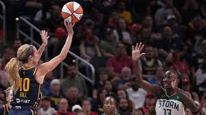 Caitlin Clark reacts to Lexie Hull's career-best game for Fever