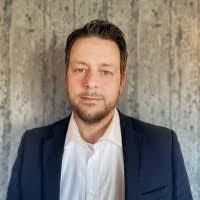 Alexander Kuss's Instagram, Twitter & Facebook