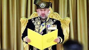 Again, i'm assuming they needed a grand design to match the high position of the permaisuri agong among the other queens of malaysia. Sultan Muhammad V Ditabal Agong Ke 15