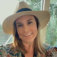 Kristen Paine's Instagram, Twitter & Facebook